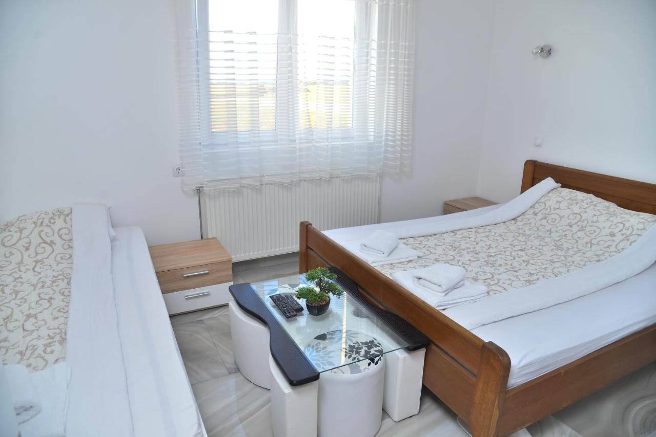 Bed and Breakfast Mesecev Konak Ni Exterior foto